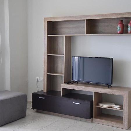 Family Apartments 3 Lechaio Екстер'єр фото