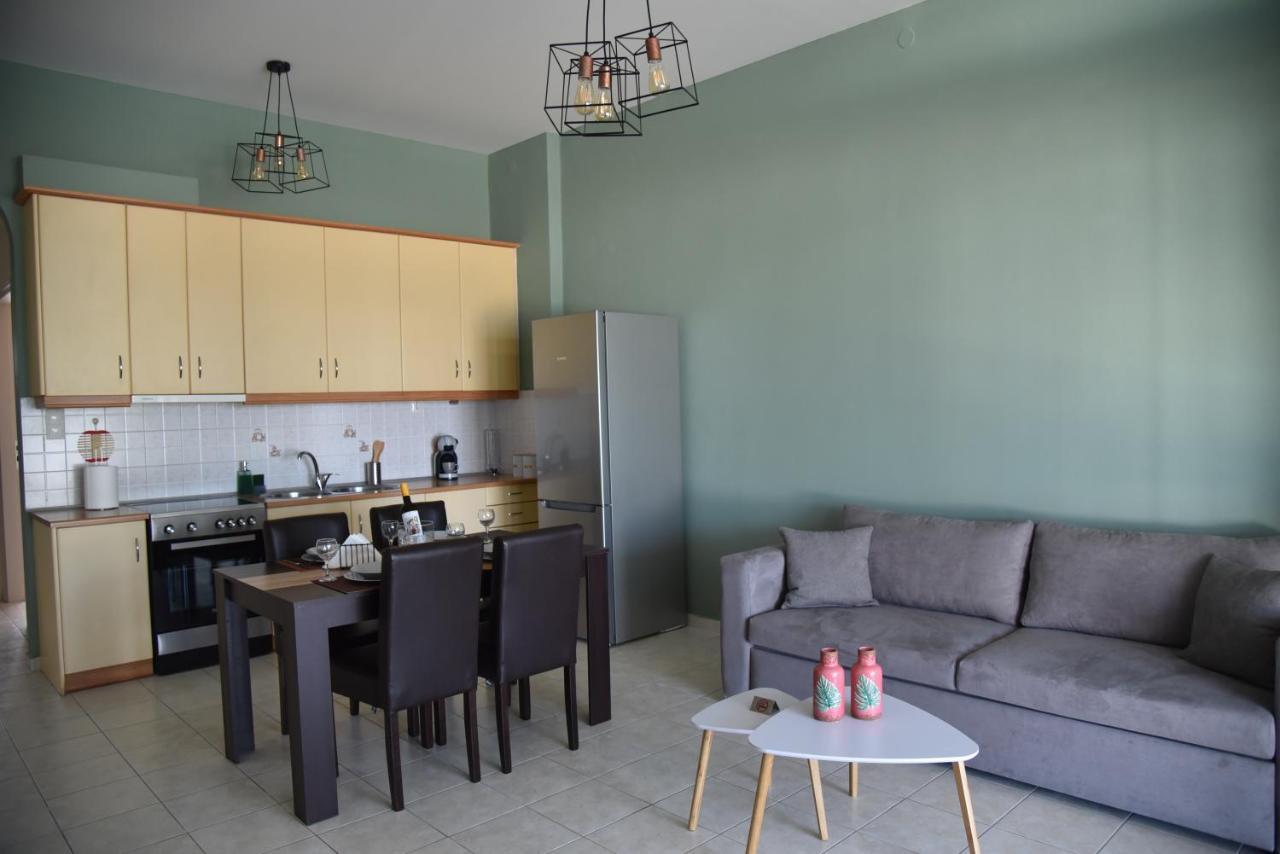 Family Apartments 3 Lechaio Екстер'єр фото