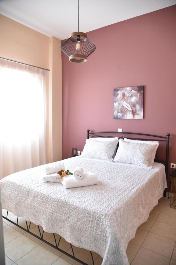 Family Apartments 3 Lechaio Екстер'єр фото