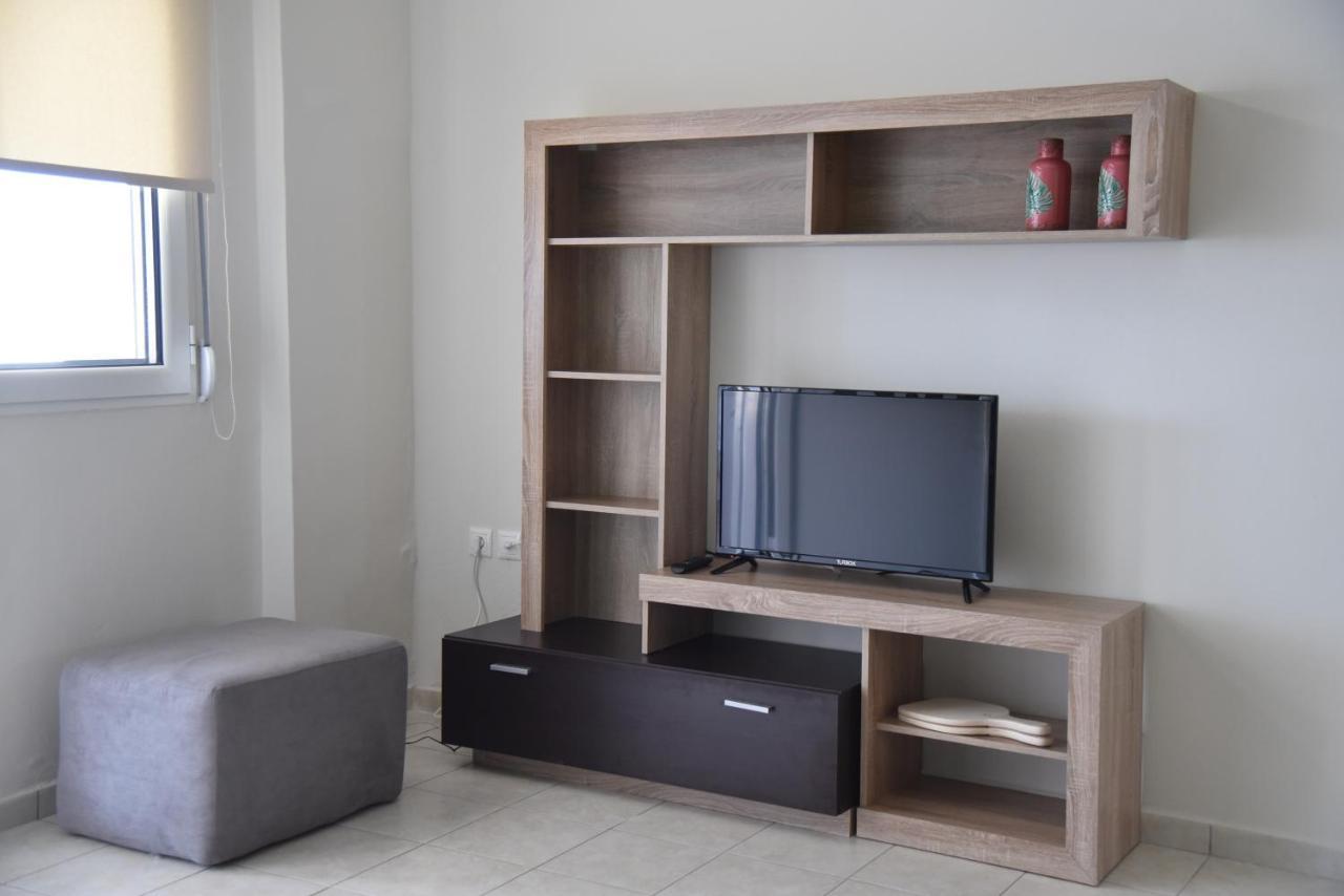 Family Apartments 3 Lechaio Екстер'єр фото