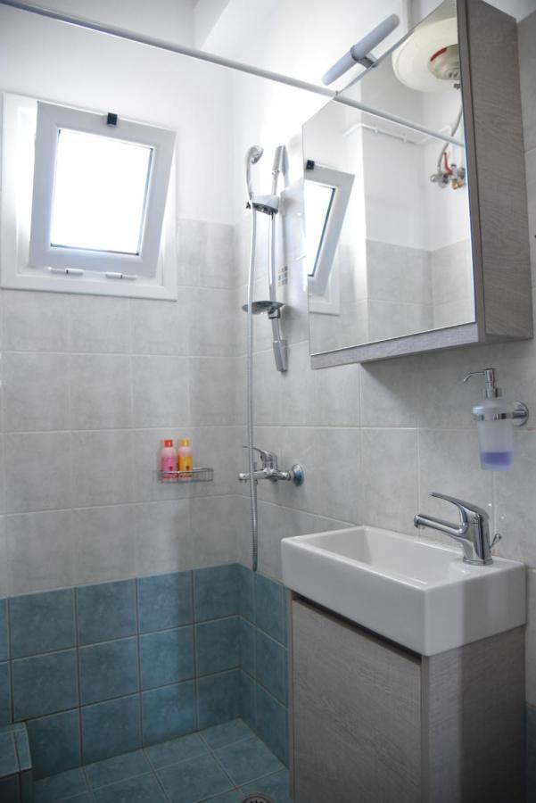Family Apartments 3 Lechaio Екстер'єр фото