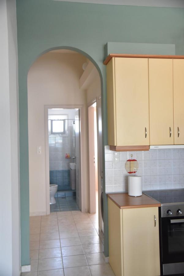 Family Apartments 3 Lechaio Екстер'єр фото