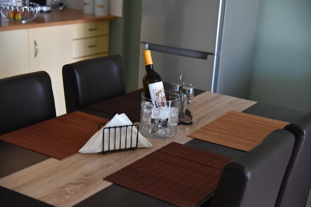 Family Apartments 3 Lechaio Екстер'єр фото