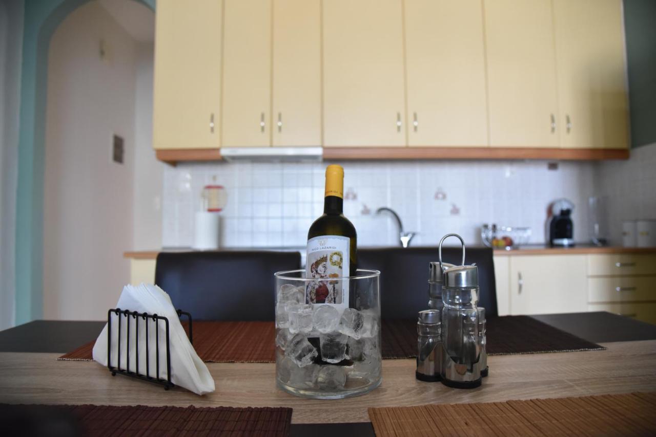 Family Apartments 3 Lechaio Екстер'єр фото